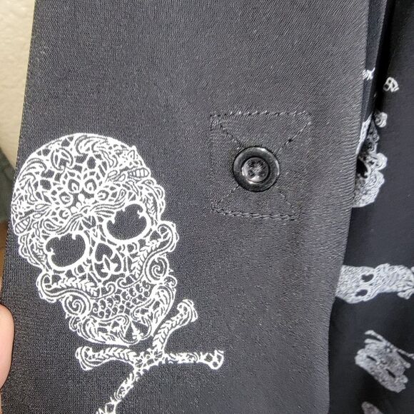 Torrid Studio Knit Skull Lace Yoke Harper top blouse Size 2/2x - Picture 5 of 7